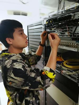 戴上黨徽，我不一樣了④——記奮戰(zhàn)在網(wǎng)絡(luò)安全一線的網(wǎng)絡(luò)維護(hù)尖兵李肖